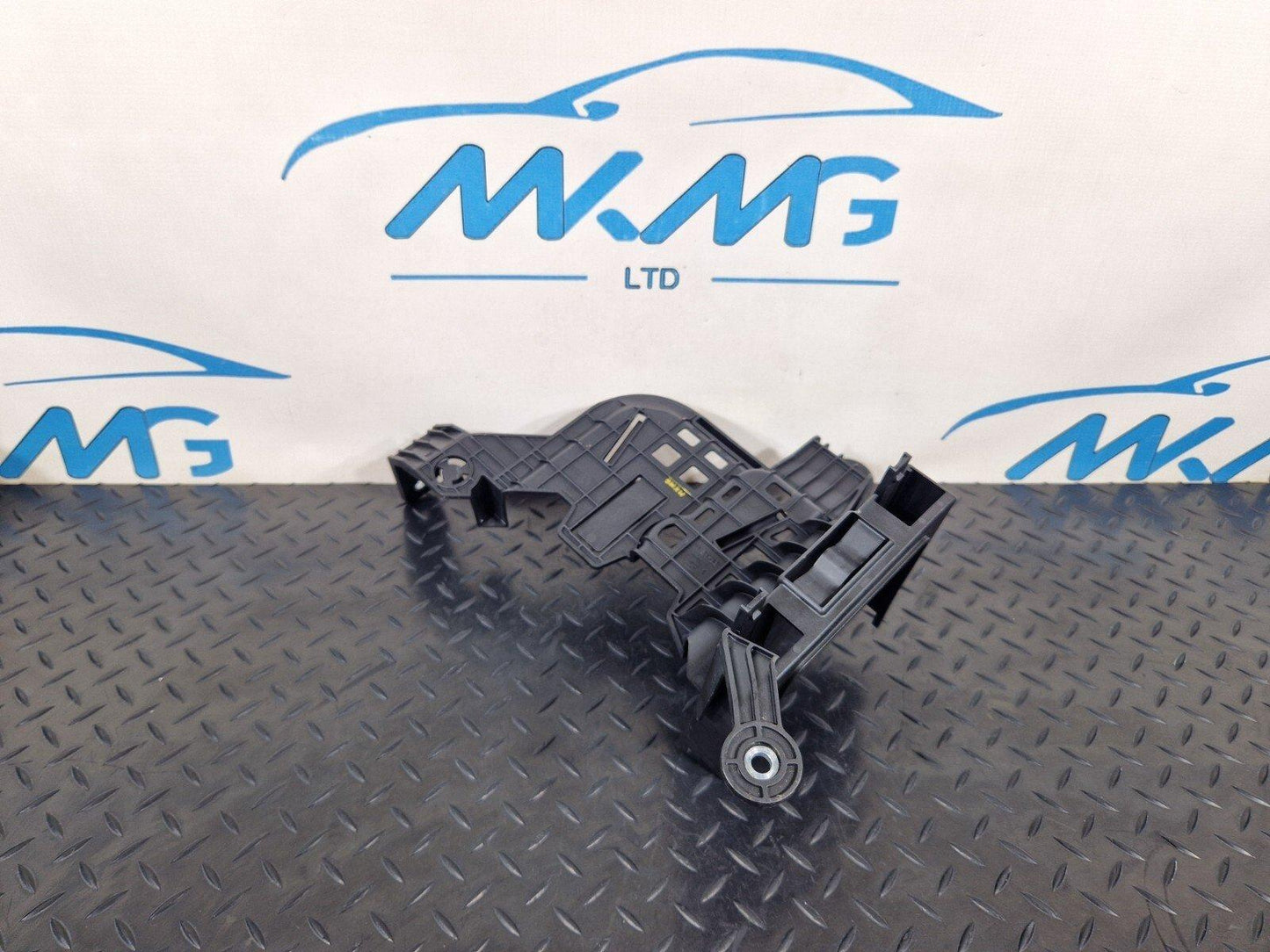14-21 MERCEDES-BENZ C250D W205 FUSE BOX RELAY MODULE UNIT BRACKET A2055452940