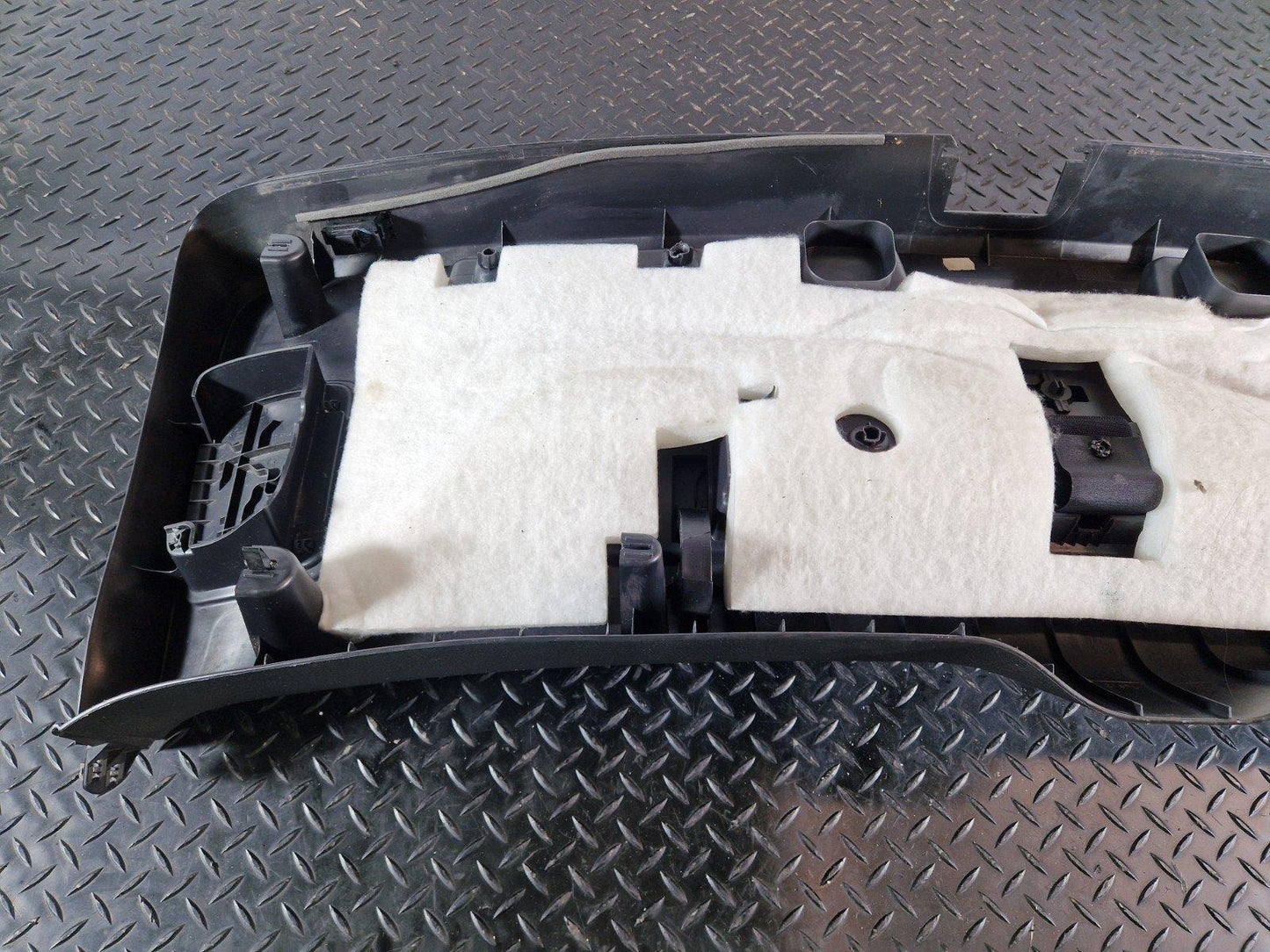 10-15 AUDI Q7 4L DAMAGED REAR BOOT LID TAILGATE INNER COVER TRIM 4L0867973D