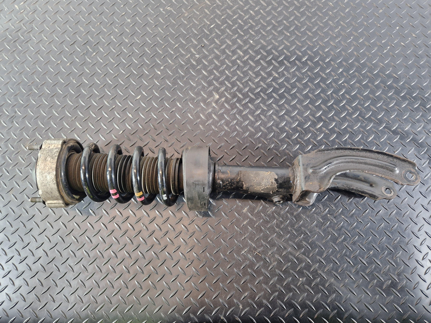 10-18 Volkswagen Touareg 7P Front Left Shock Absorber 7P6413031