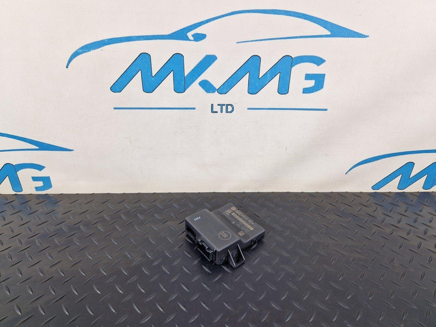 12-17 AUDI Q5 8R GENUINE OEM GATEWAY CONTROL MODULE 8R0907468AE