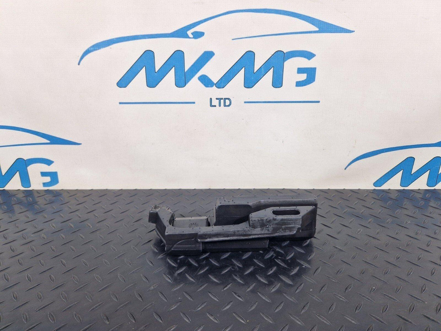 2018-ON MERCEDES SPRINTER W907 UPPER LEFT RADIATOR COVER MOUNT A9075050800