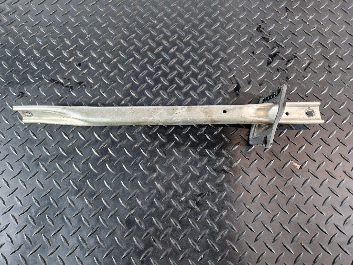 16-19 AUDI A4 B9 GENUINE FRONT ENGINE COMPARTMENT STRUT BAR 8W0605645B