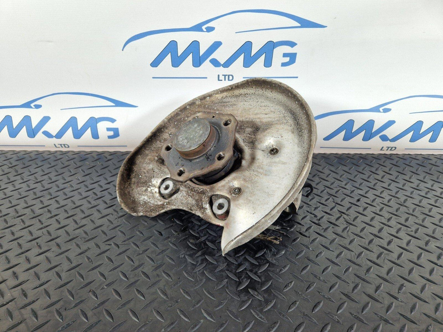 16-19 AUDI A4 B9 GENUINE REAR RIGHT O/S WHEEL HUB & BEARING 8W0615612 8W0505460F