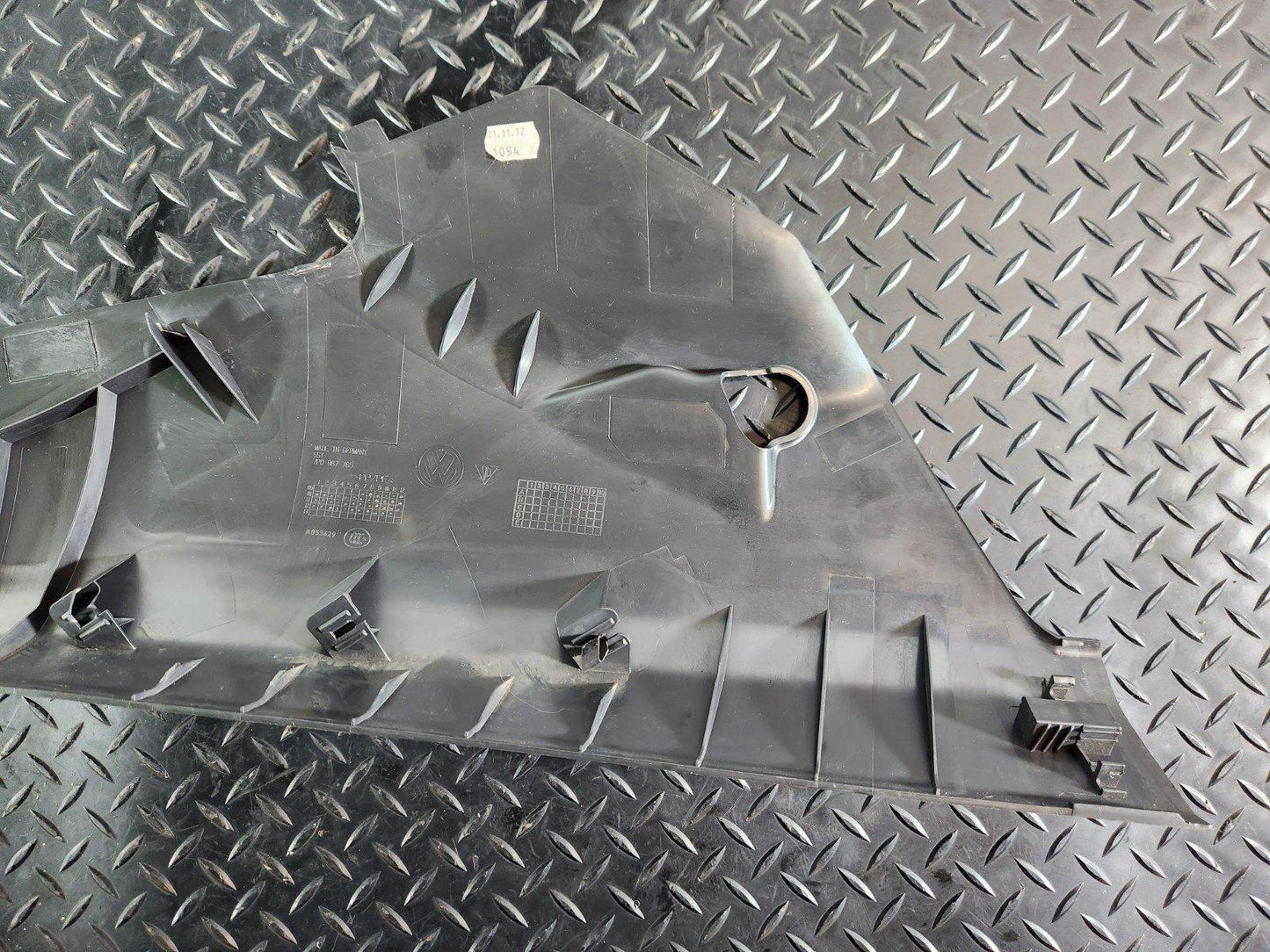 10-18 VW TOUAREG 7P GENUINE LEFT BOOT TRIM PANEL 7P0867765