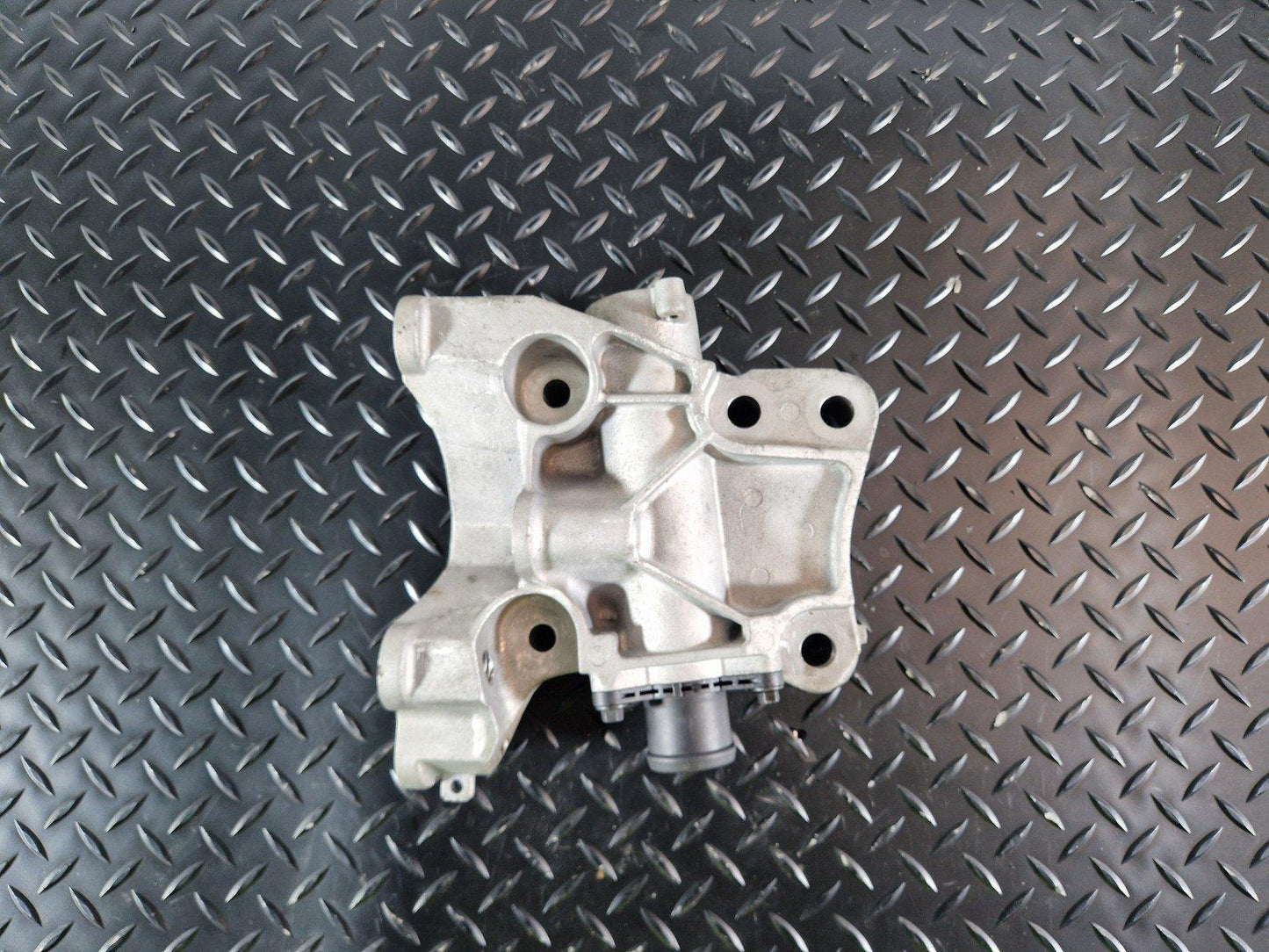 19-ON RANGE ROVER EVOQUE L551 2.0 DIESEL ENGINE MOUNTING BRACKET K8D26030AC