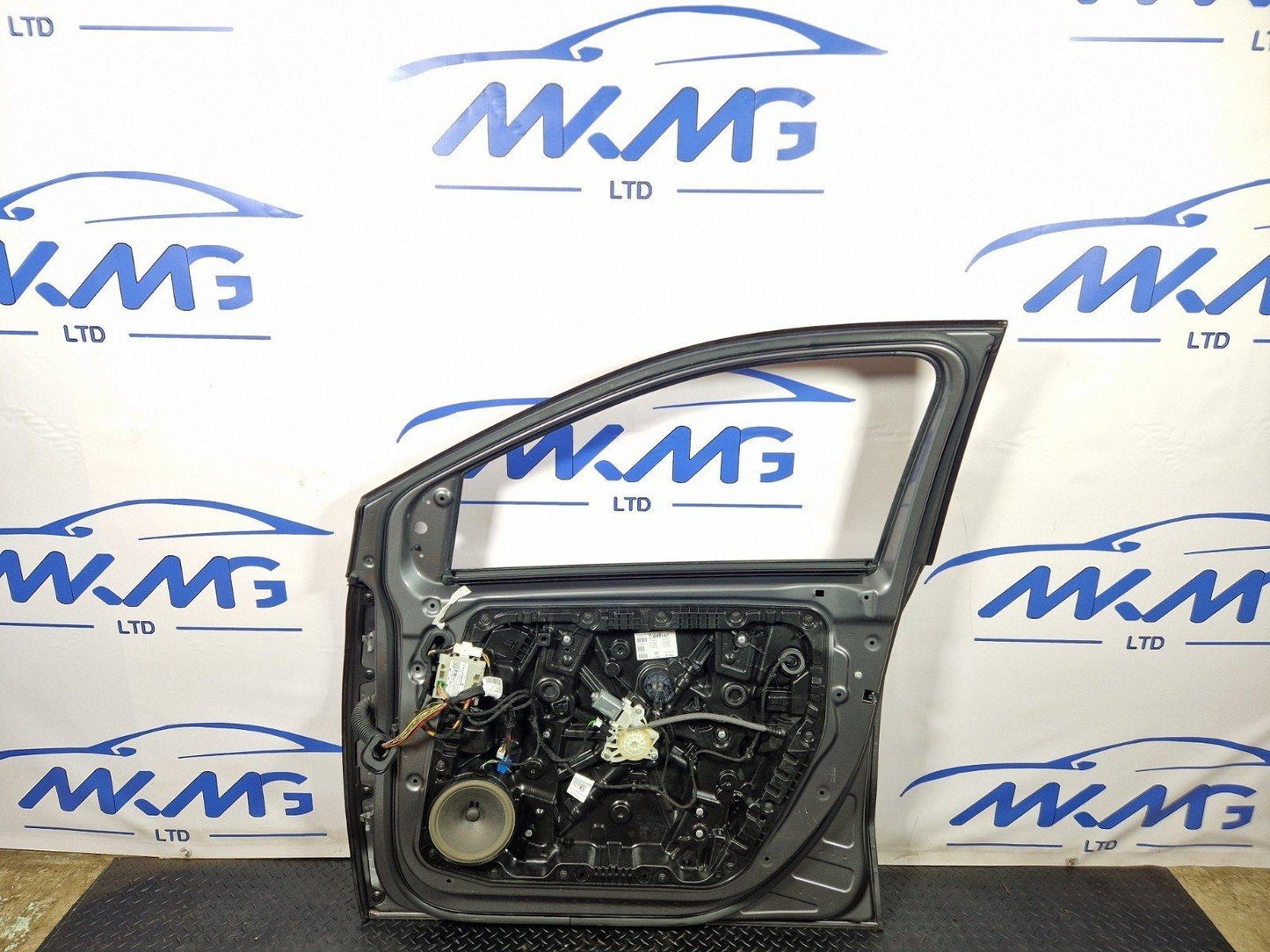 19-ON MERCEDES BENZ B CLASS W247 FRONT RIGHT O/S DRIVER COMPLETE DOOR IN GREY