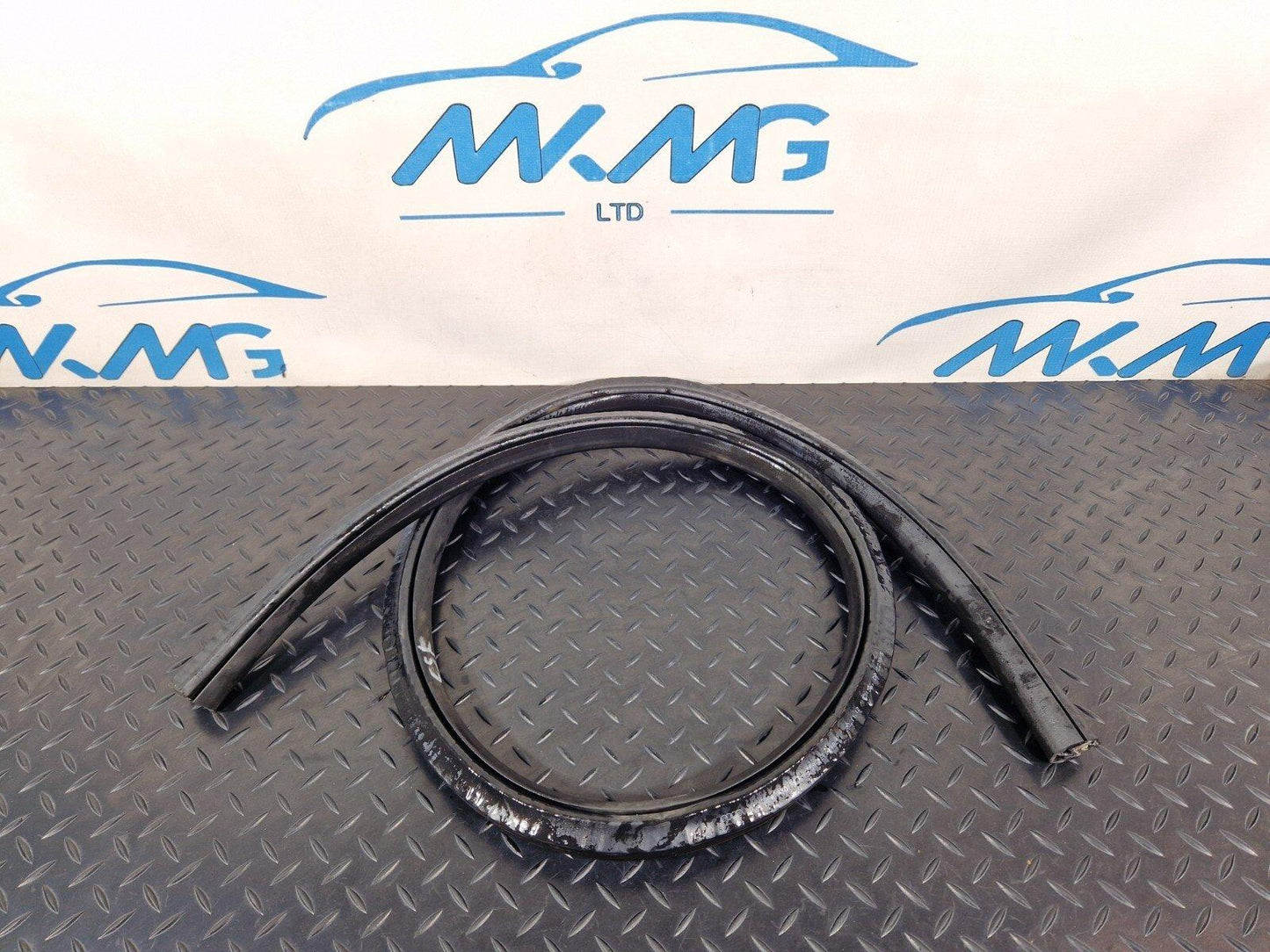 12-17 AUDI S5 CONVERTIBLE FRONT LOWER DOOR RUBBER SEAL 8F0831707