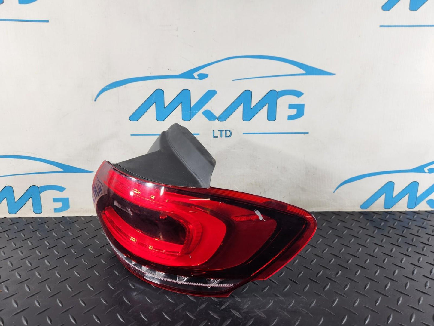 19-ON MERCEDES BENZ B CLASS W247 REAR O/S OUTER TAIL LIGHT A2479061002 DAMAGED