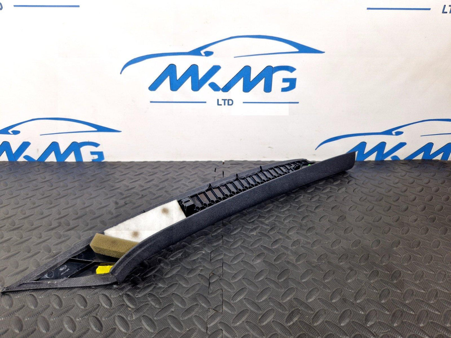 12-18 MERCEDES BENZ W176 PASSENGER SIDE A PILLAR COVER TRIM A1766900025