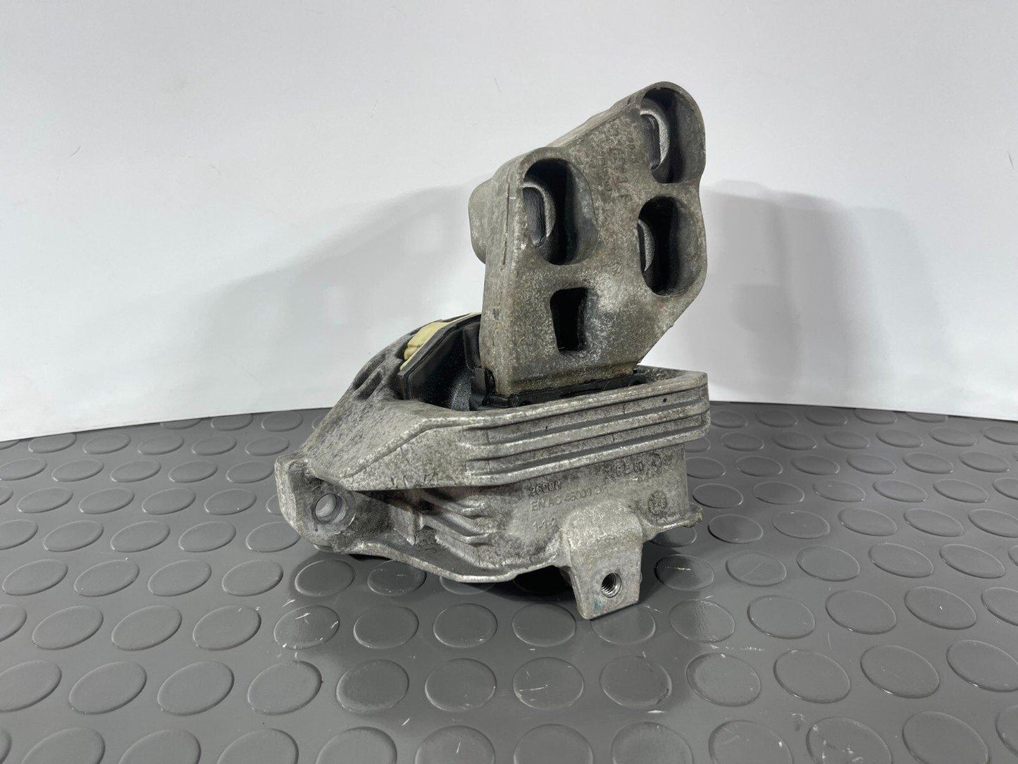 12-18 MERCEDES A B-CLASS W176 W246 LEFT ENGINE MOUNT A2462400217