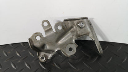 12-18 MERCEDES A B CLA-CLASS  1.8/2.1 CDI  TURBO PIPE BRACKET A6510942127