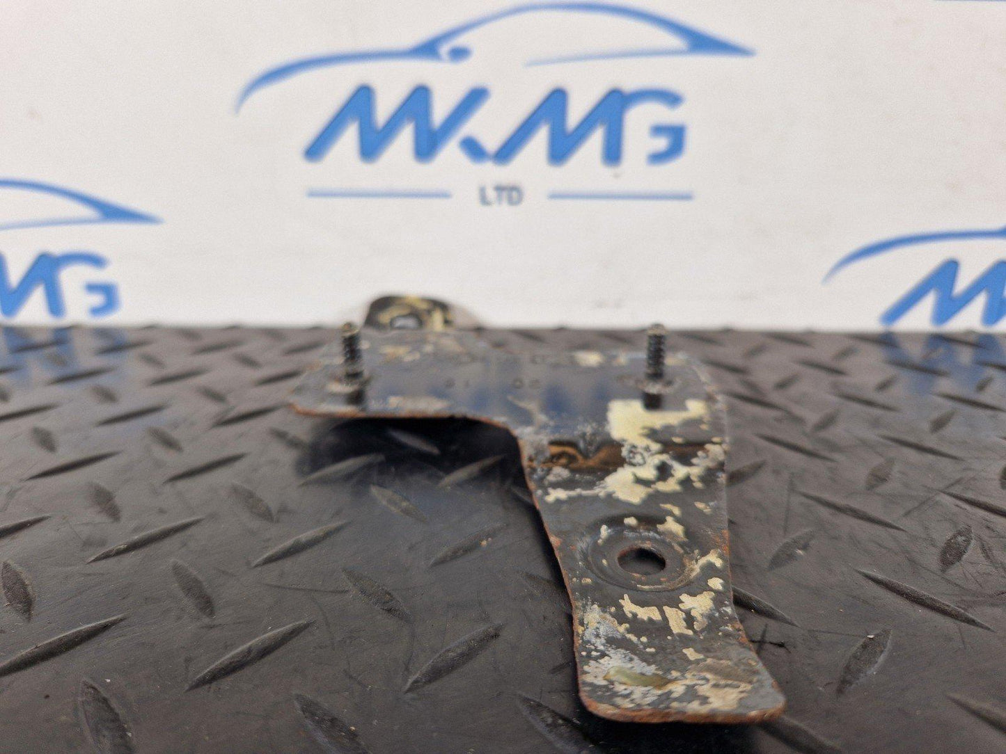 14-23 MERCEDES VITO W447 GENUINE HORN HOLDER BRACKET A4475402210