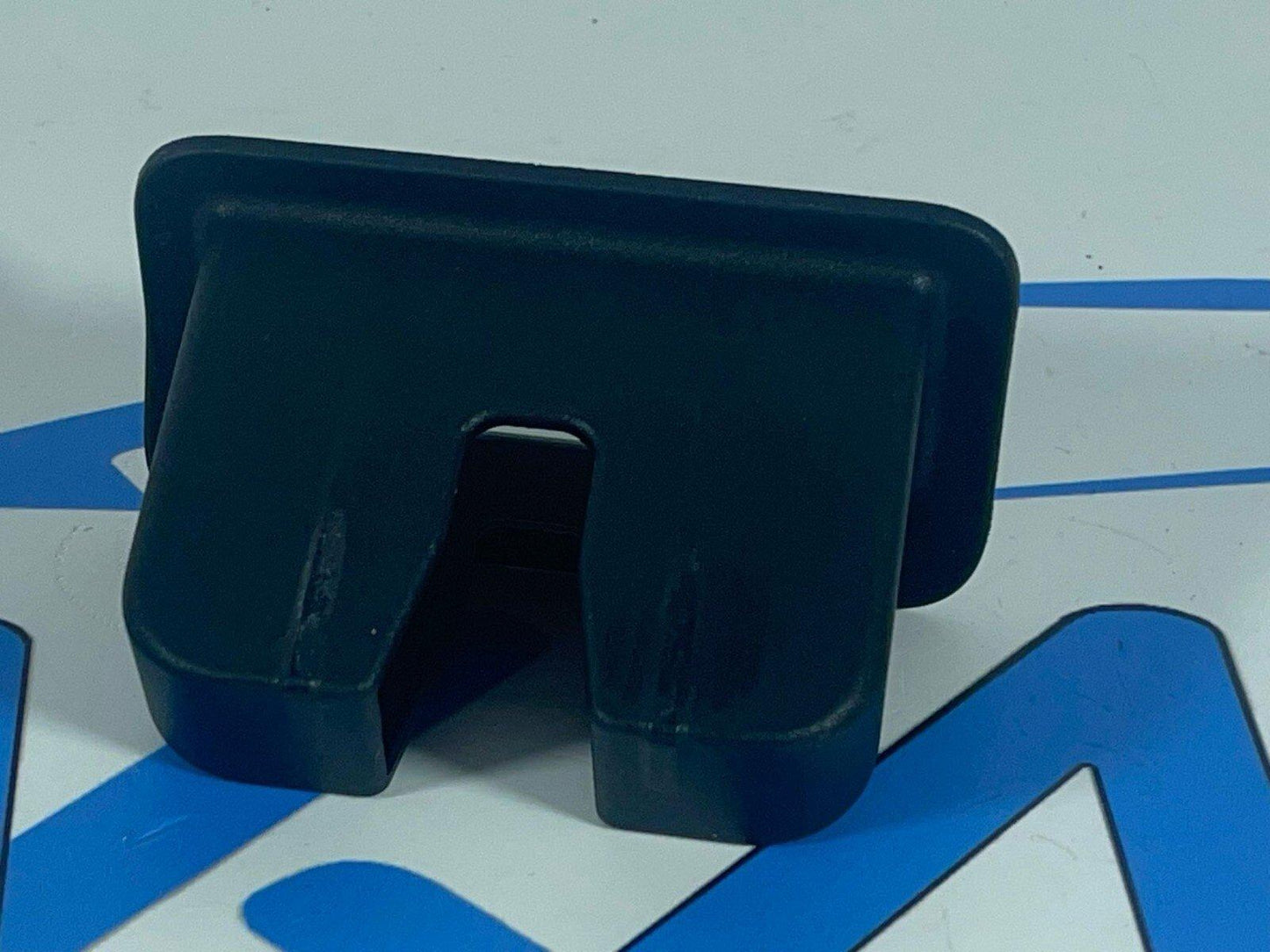 16-19 AUDI A4 B9 SALOON GENUINE 1.4 TFSI REAR BOOT LOCK COVER 8W5827520