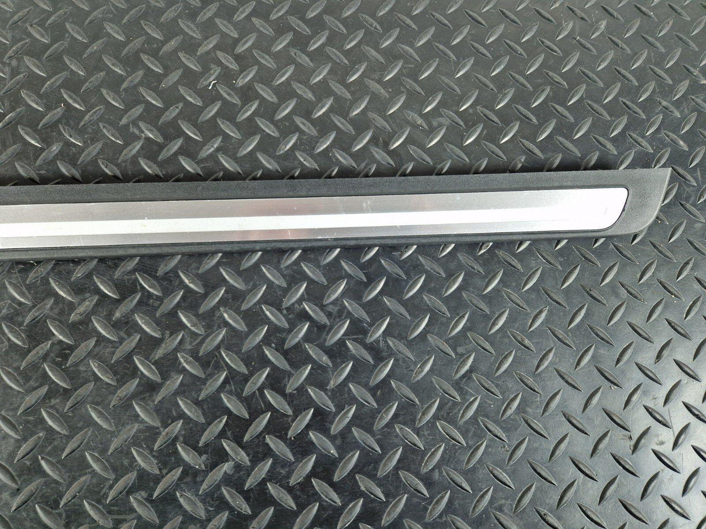 12-17 AUDI S5 CONVERTIBLE FRONT RIGHT SIDE O/S INNER DOOR SILL TRIM 8T0853374