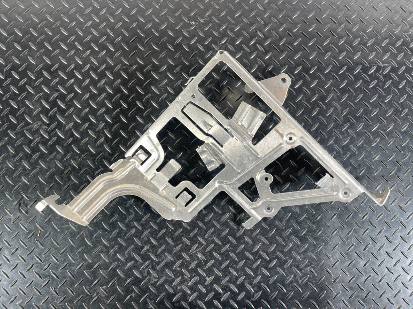 14-21 MERCEDES BENZ C350E W205 TRUNK MOUNT HOLDER BRACKET SUPPORT A2055452300