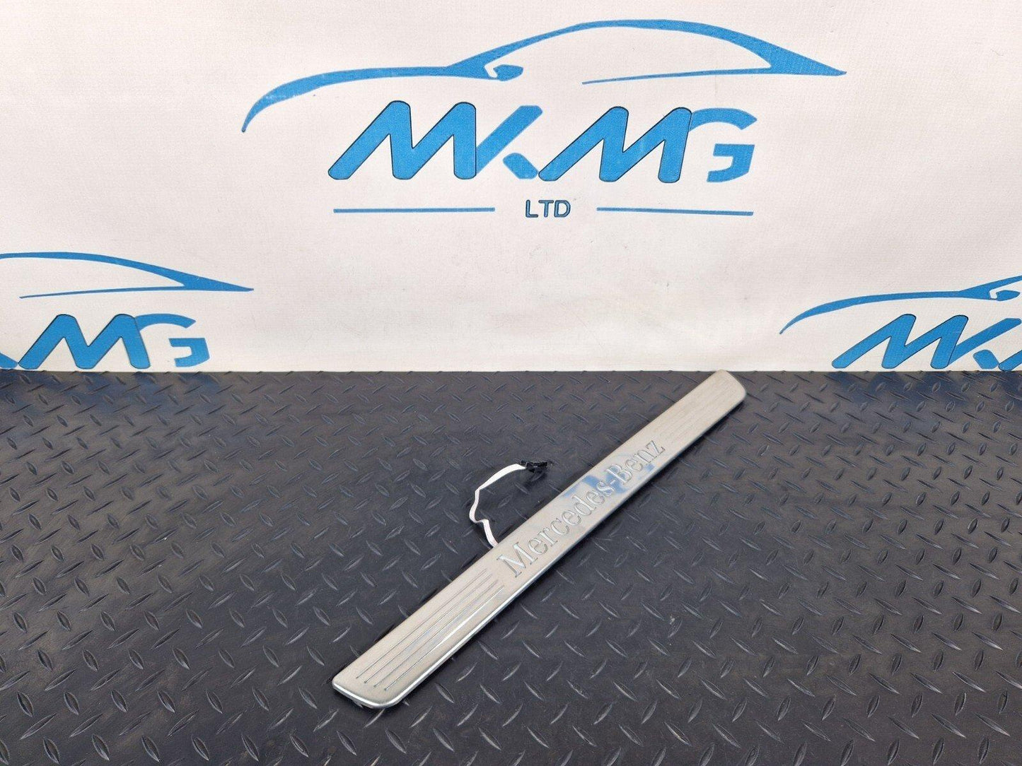 14-20 MERCEDES BENZ GLA X156 OEM FRONT LEFT N/S ILLUMINATED DOOR SILL PANEL TRIM