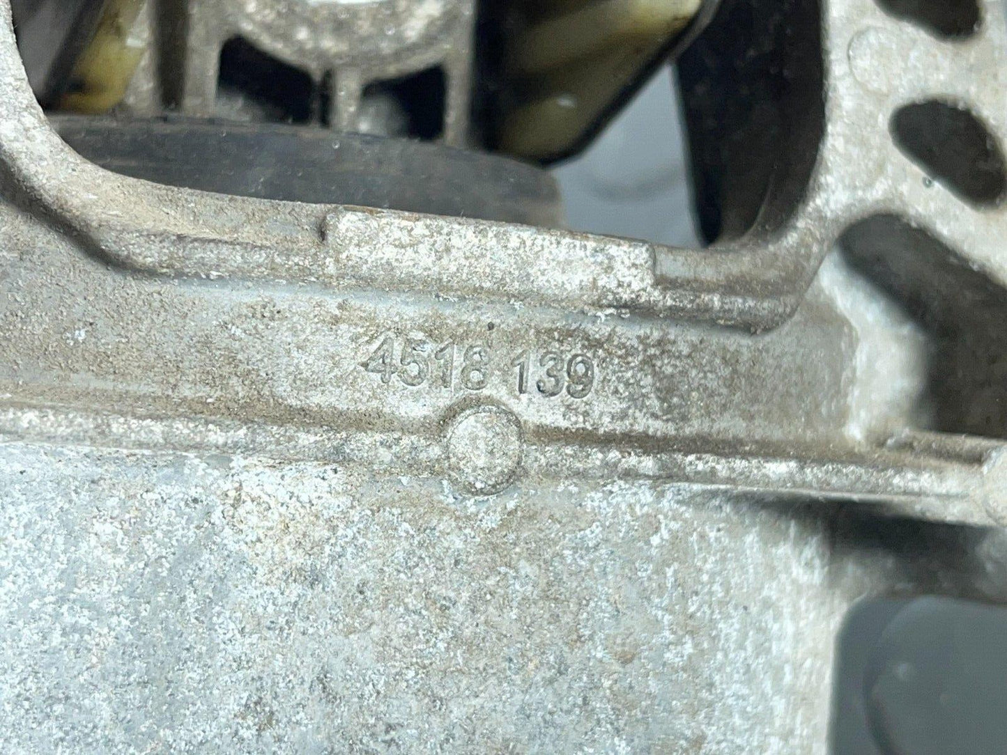 16-19 AUDI A4 B9 GENUINE 1.4 TFSI PASSENGER SIDE ENGINE MOUNT 8W0199371BR