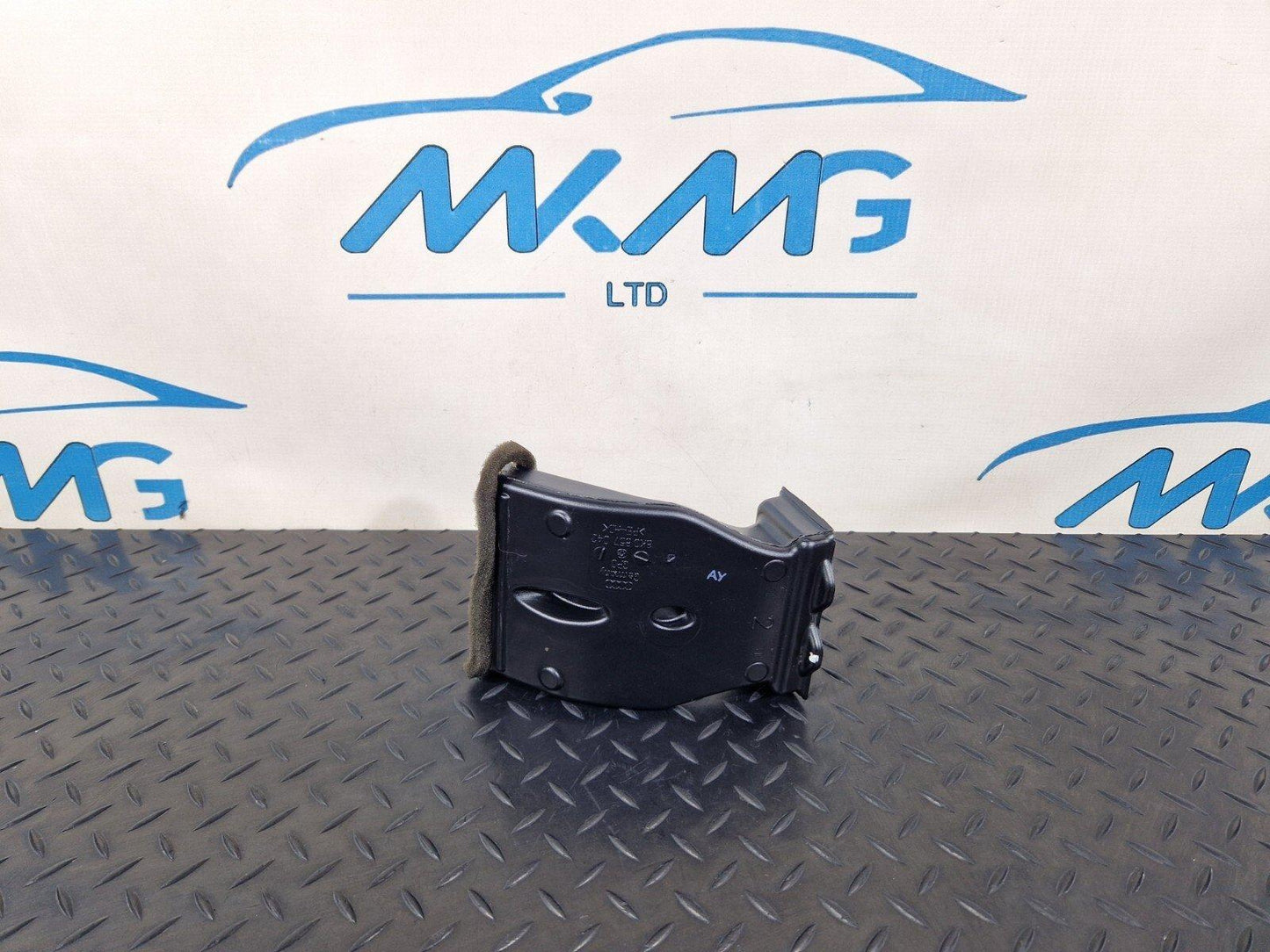 12-17 AUDI S5 CONVERTIBLE REAR CENTRE CONSOLE AIR VENT DUCT PIPE 8K0857042
