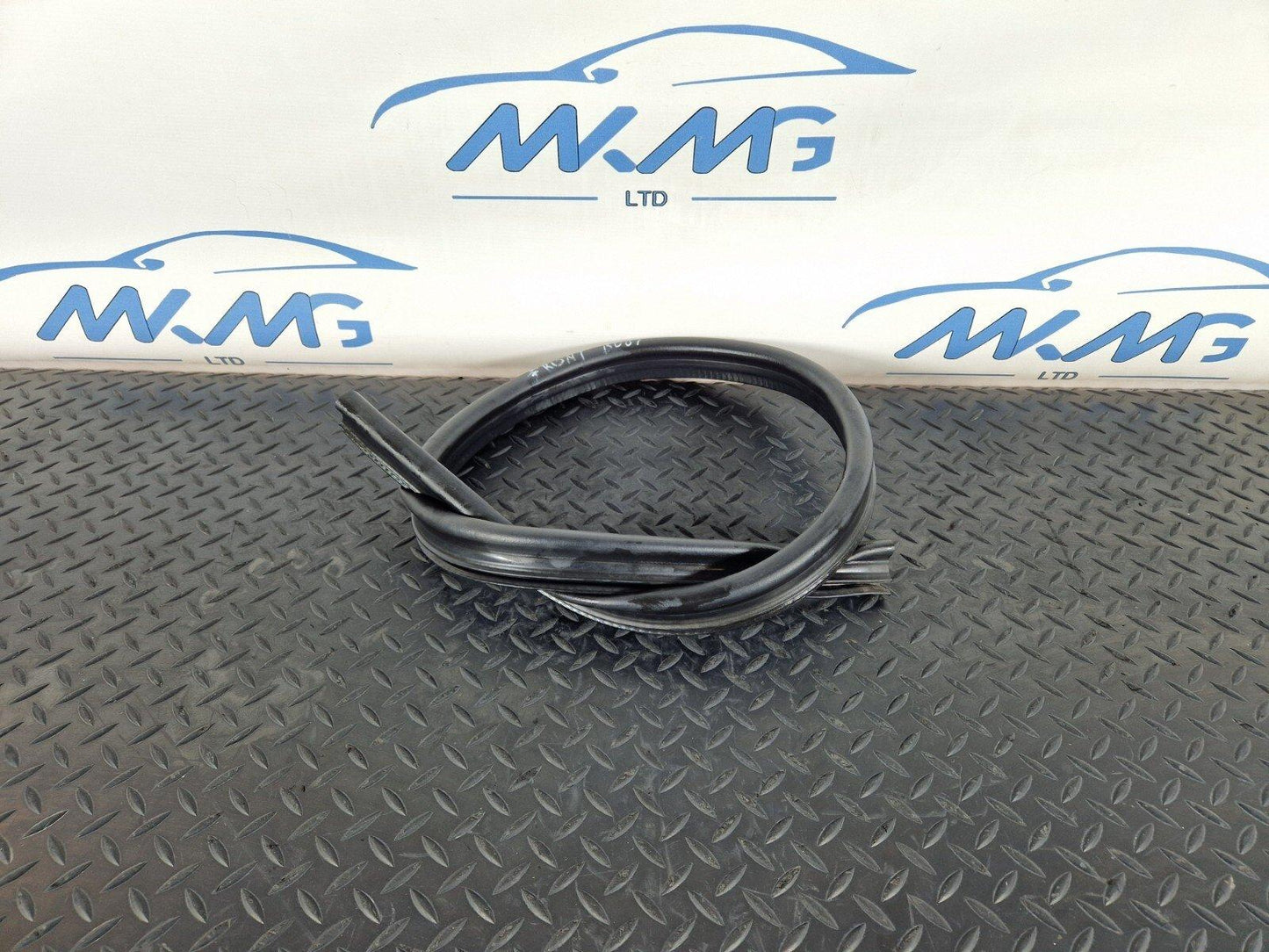 16-24 AUDI A5 F5 COUPE GENUINE FRONT HOOD BONNET RUBBER SEAL 8W0823723A