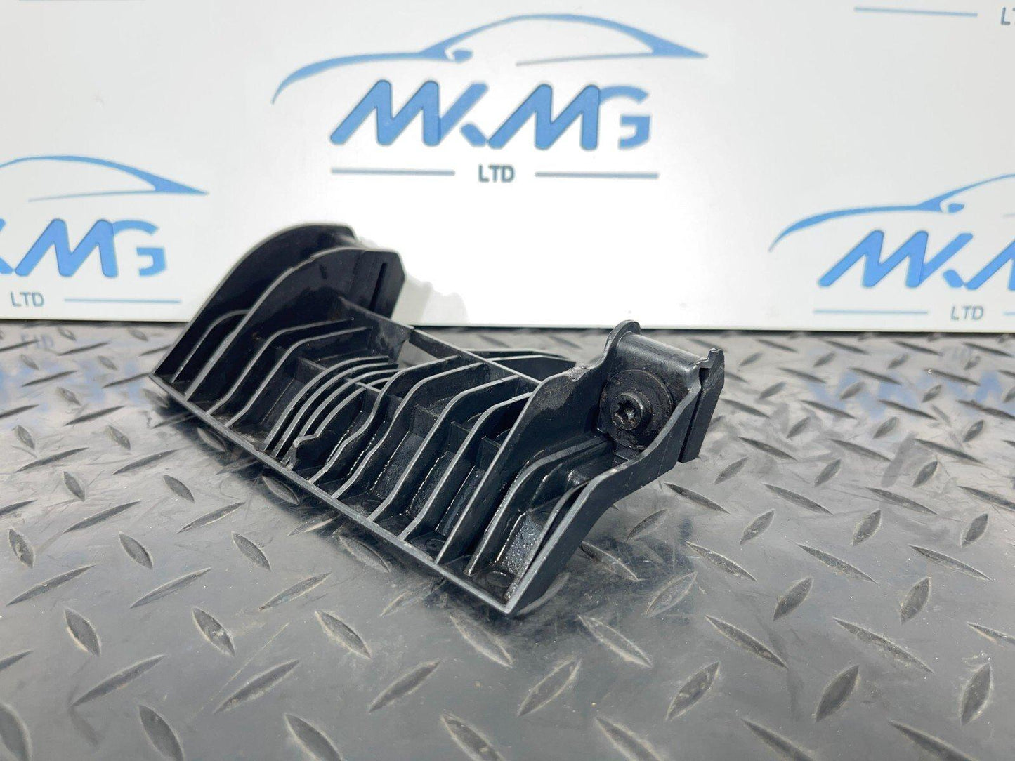 14-21 BMW 2 SERIES F45 F46 FRONT PASSENGER SIDE HEADLIGHT BRACKET 1301336177