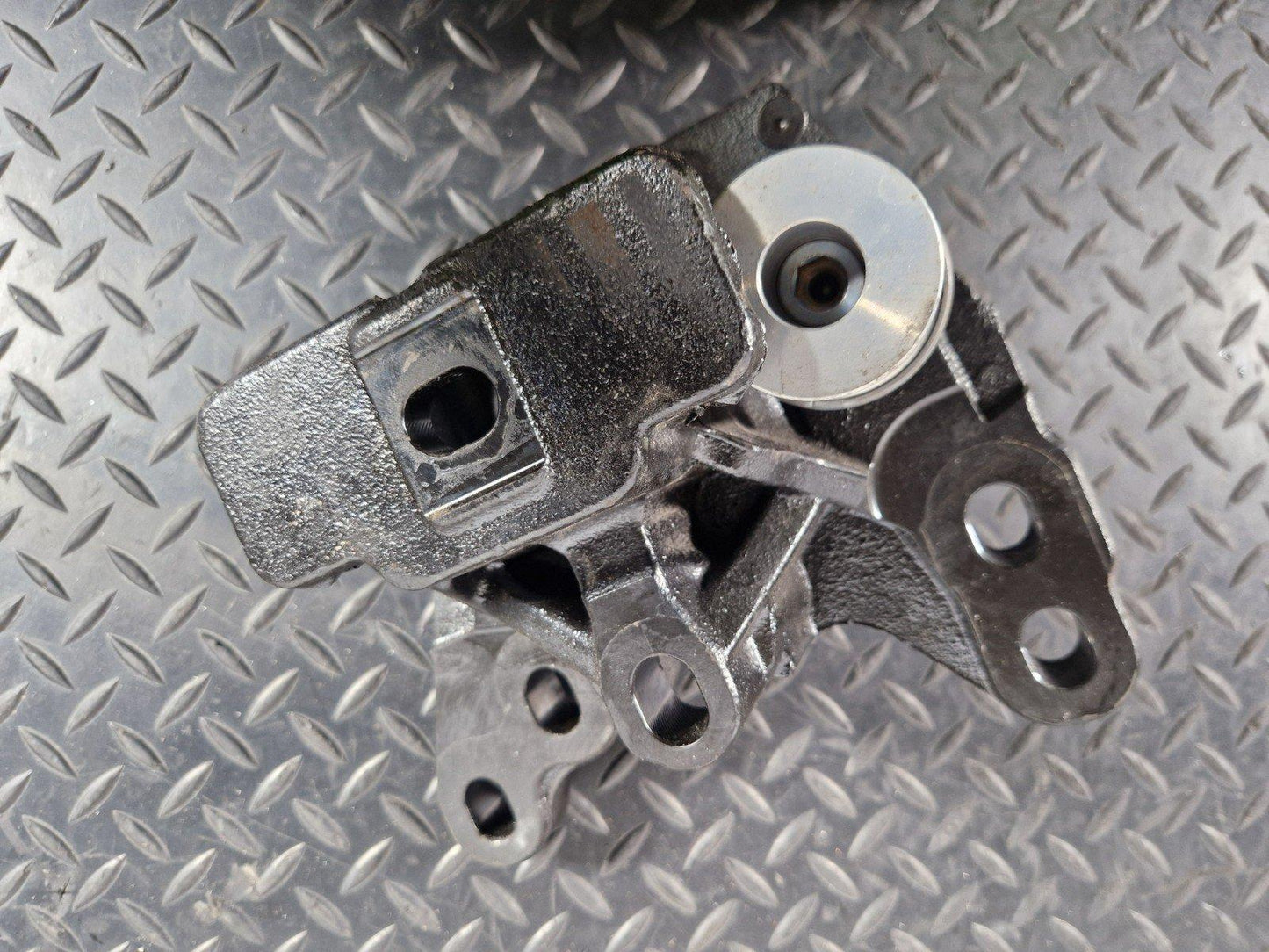 19-ON RANGE ROVER EVOQUE L551 ENGINE MOUNT BRACKET L8D26P096AA L8D26P096AA