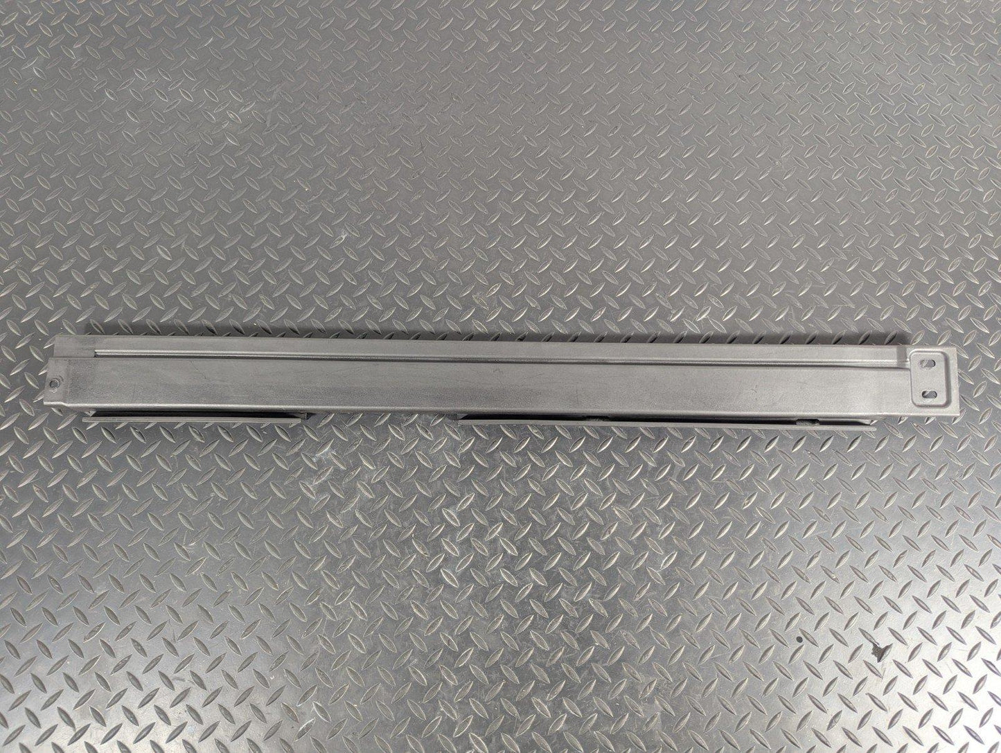 11-19 MERCEDES BENZ ML W166 BOOT FLOOR RAIL TRIM COVER  LEFT SIDE A1666841131