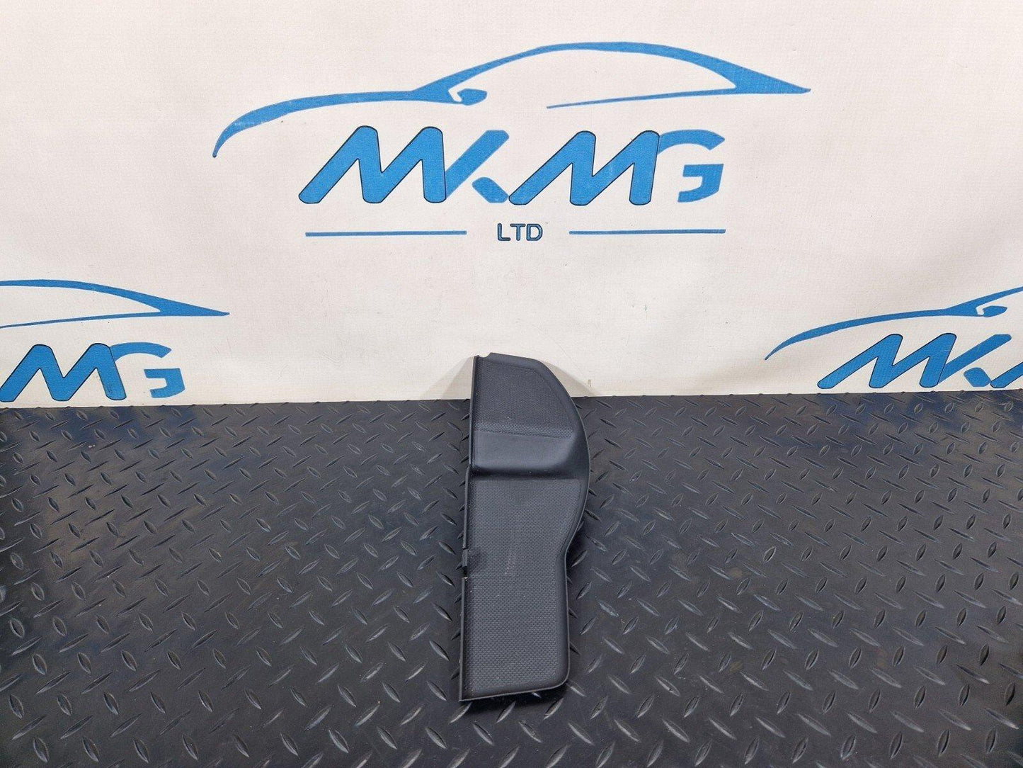 16-19 AUDI A4 B9 S-LINE RIGHT FRONT DOOR PANEL STORAGE RUBBER INSERT 8W0868134