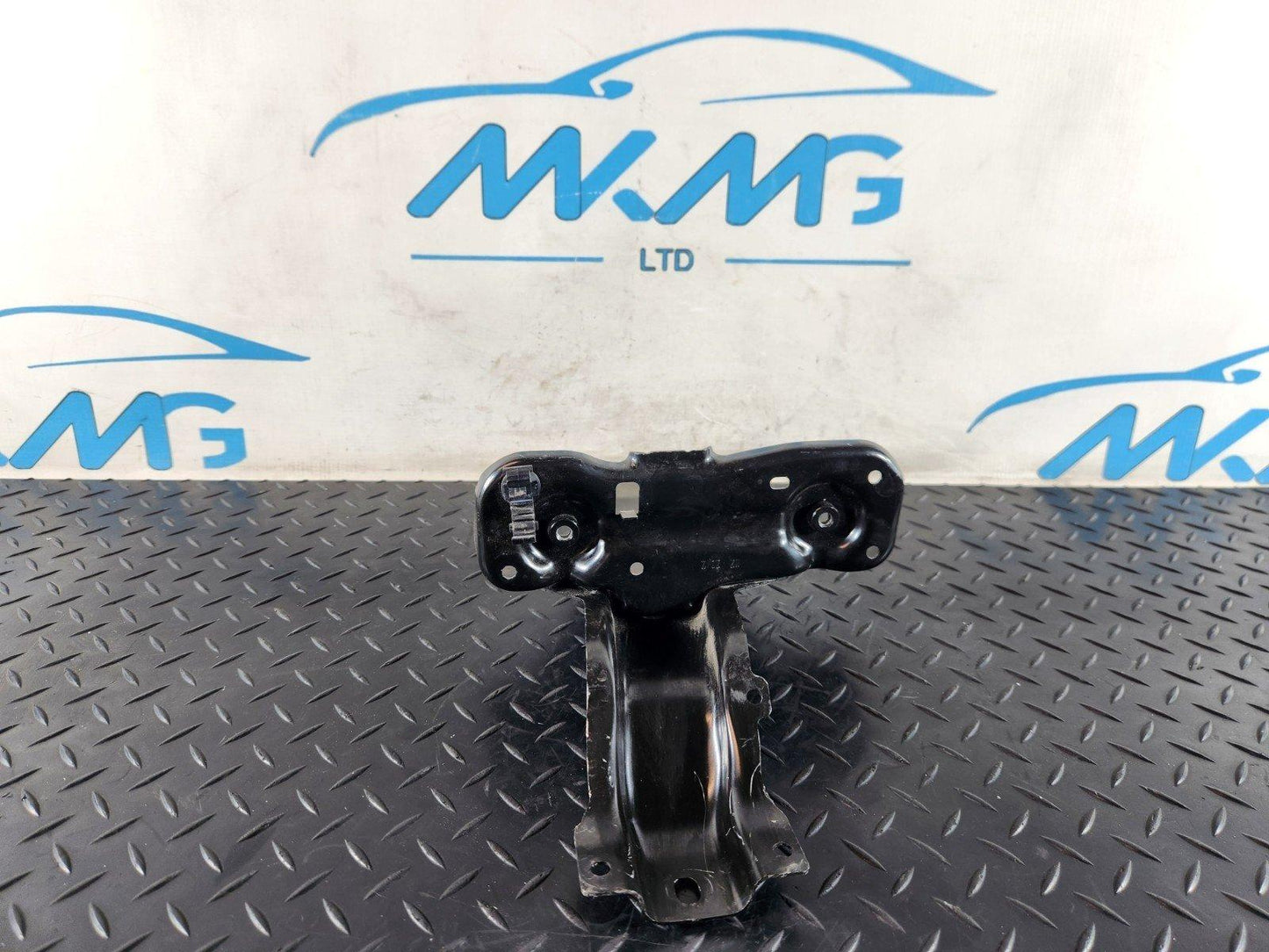 19-ON MERCEDES BENZ B CLASS W247 BATTERY MOUNT HOLDER BRACKET A1776265300