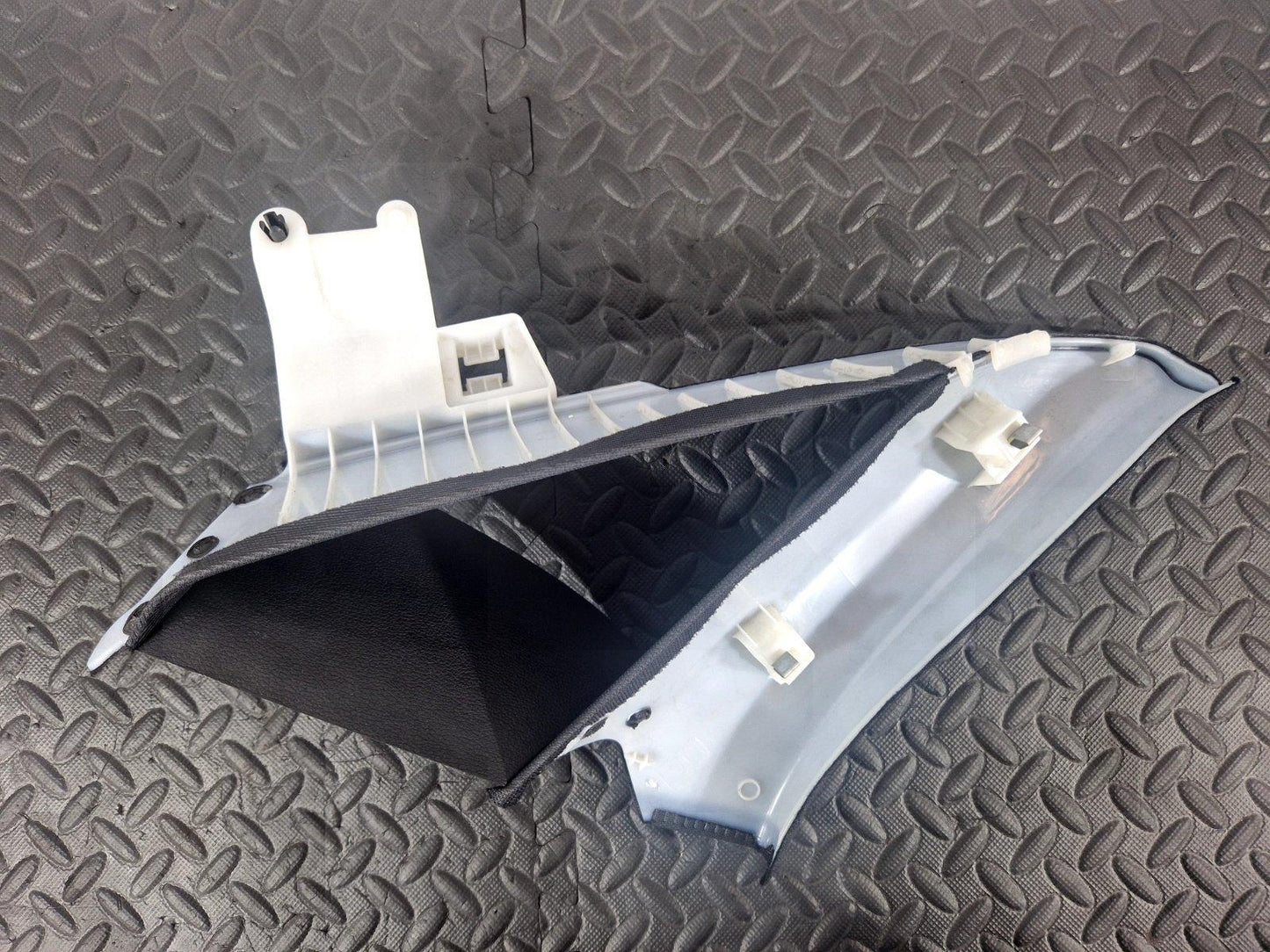 16-19 AUDI A4 B9 REAR RIGHT DRIVER SIDE COMPLETE C-PILLAR TRIM 8W5867288B