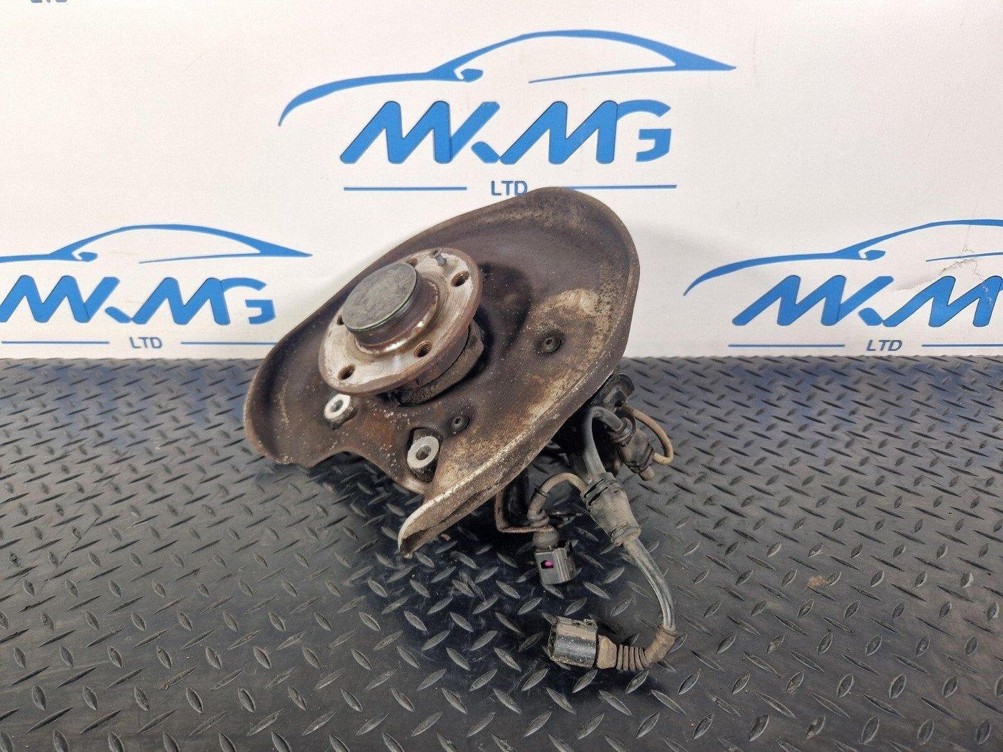 16-19 AUDI A4 B9 O/S/R REAR RIGHT WHEEL HUB & BEARING 8W0505436T 8W0615612