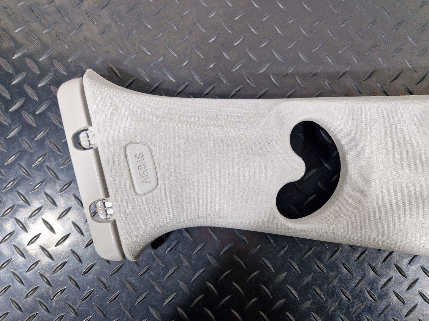 BMW 2 SERIES GRAN TOURER F45 F46 FRONT RIGHT SIDE B PILLAR TRIM 7329588