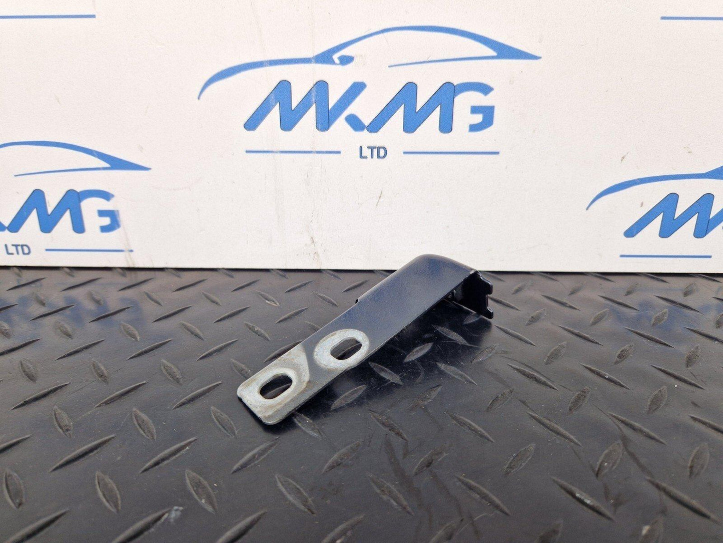 16-19 AUDI A4 AVANT B9 S-LINE GENUINE FRONT DRIVER SIDE WING BRACKET 8W0821434B