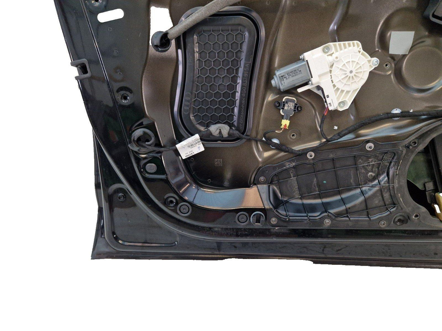 12-18 AUDI A6 C7 GENUINE FRONT LEFT N/S COMPLETE DOOR BLACK (NEEDS REPAINTING)