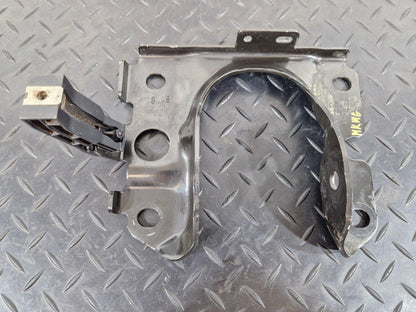 18-ON MERCEDES BENZ A CLASS W177 MAIN FLOOR LEFT SIDE N/S HOLDER BRACKET MOUNT