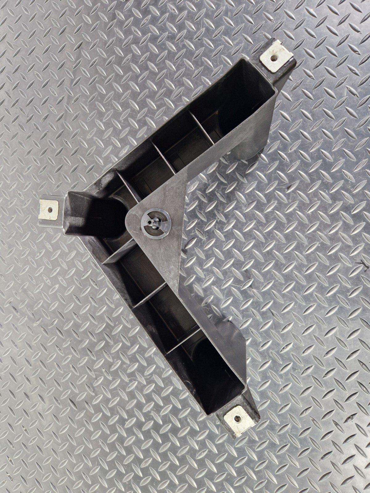 18-ON MERCEDES BENZ A CLASS W177 GENUINE MOUNT BRACKET A1776827500