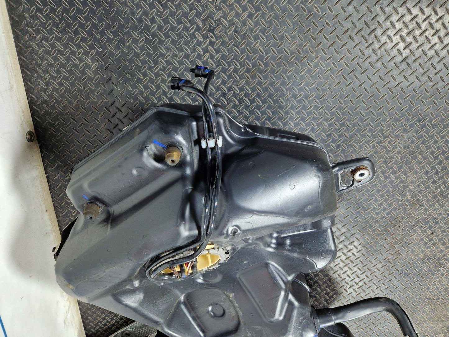 10-18 AUDI A7 4G S-LINE OEM FUEL TANK WITH PUMP & SENDER 4G8201021CD 4G0919050