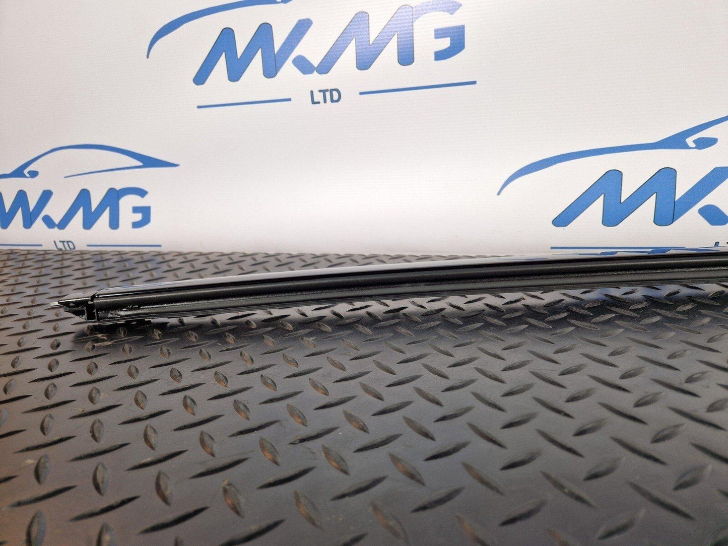 12-18 BMW 4 SERIES F36 LCI M-SPORT RIGHT DRIVER O/S WINDOW FINISHER TRIM 7332538