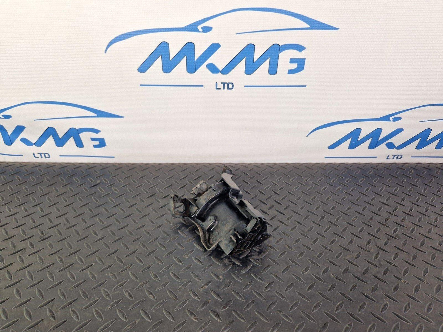 18-ON MERCEDES BENZ A CLASS W177 FRONT LEFT BRAKE HYDRAULIC LINE BRACKET HOLDER
