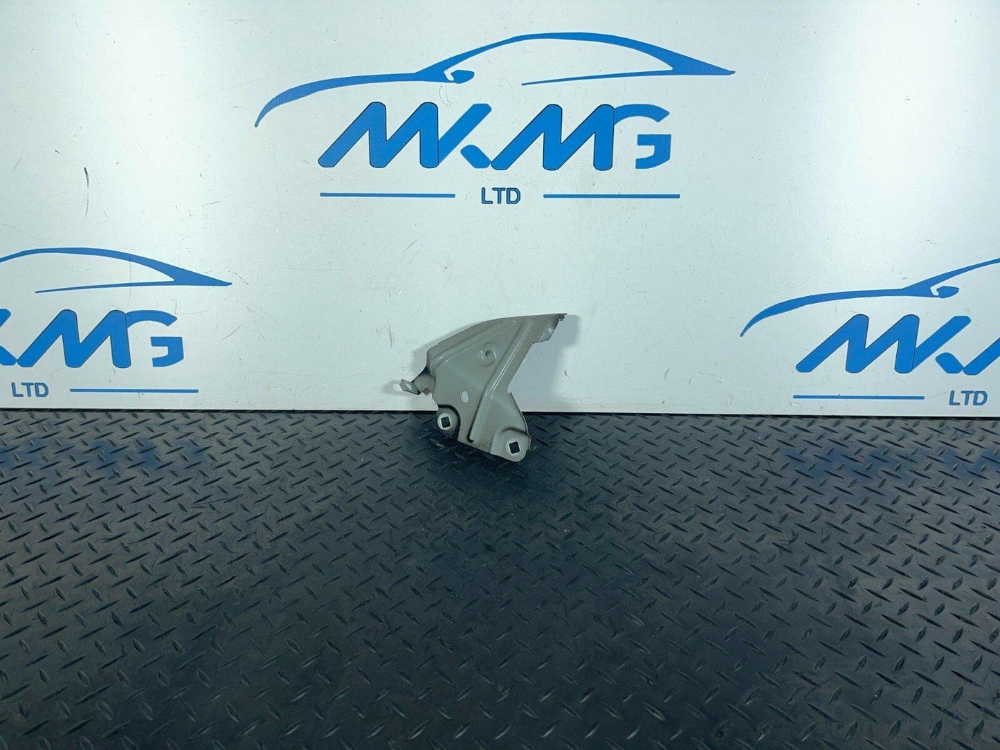 16-22 BMW X1 F48 FRONT RIGHT DRIVER SIDE WING FENDER BRACKET HOLDER 7351516