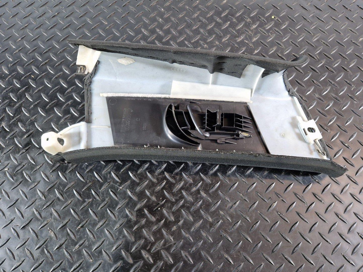 10-15 AUDI Q7 4L  GENUINE RIGHT UPPER C PILLAR TRIM IN BLACK 4L0867288