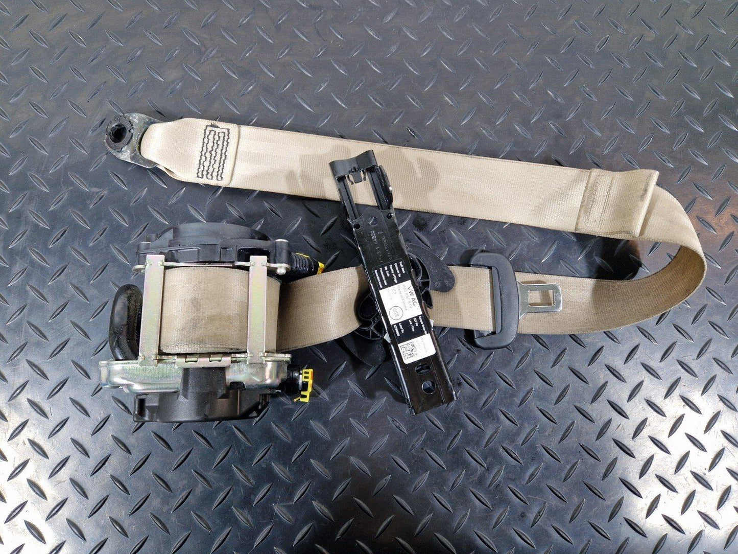 16-24 AUDI A5 F5 COUPE FRONT RIGHT DRIVER SIDE SEAT BELT 8W6857706