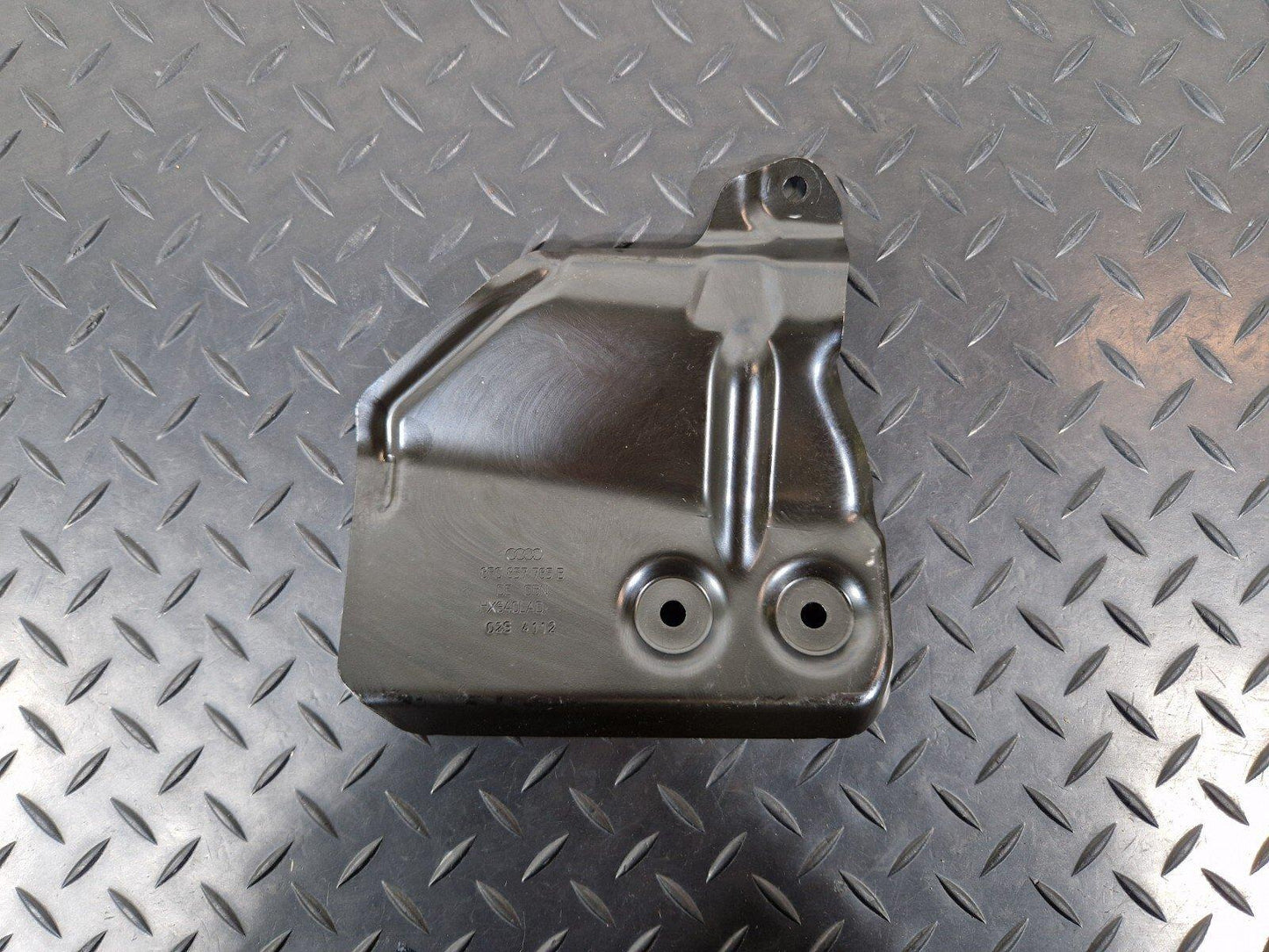 12-17 AUDI S5 CONVERTIBLE RIGHT SIDE O/S SEAT BELT ANCHOR PLATE 8F0857785B