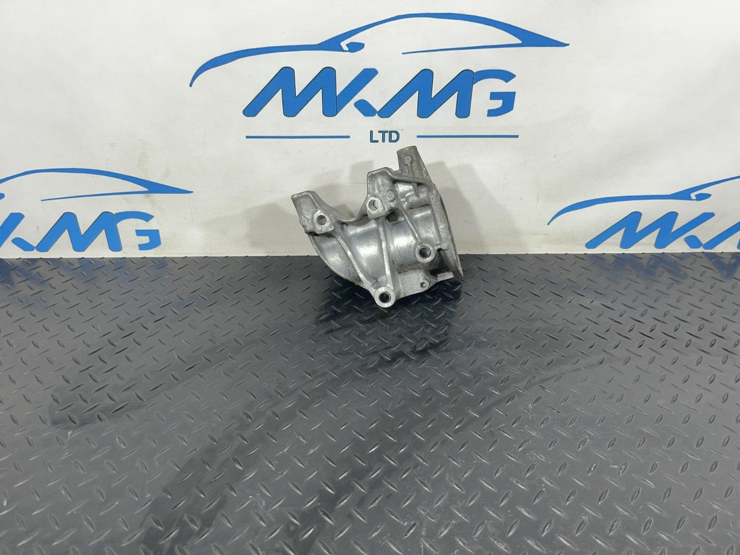 18-ON MERCEDES BENZ A CLASS W177 ENGINE BEARING BRACKET SUPPORT A6542200031