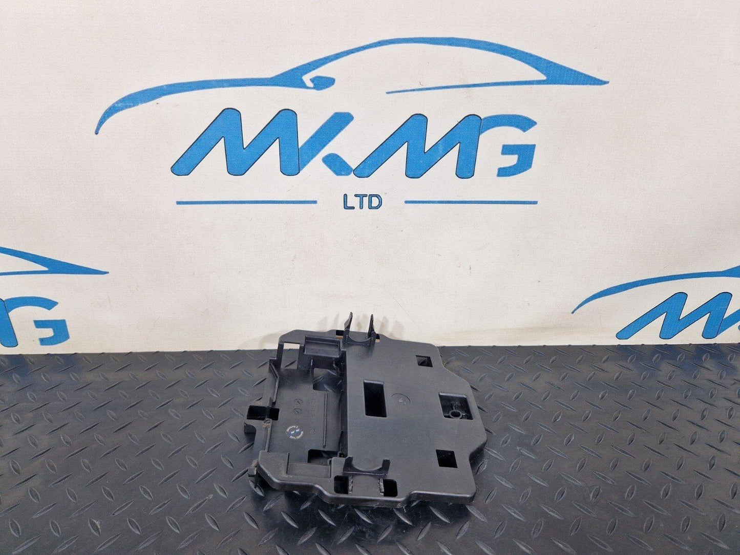 18-ON MERCEDES BENZ SPRINTER W907 OEM BATTERY TERMINAL TRIM A9075450900