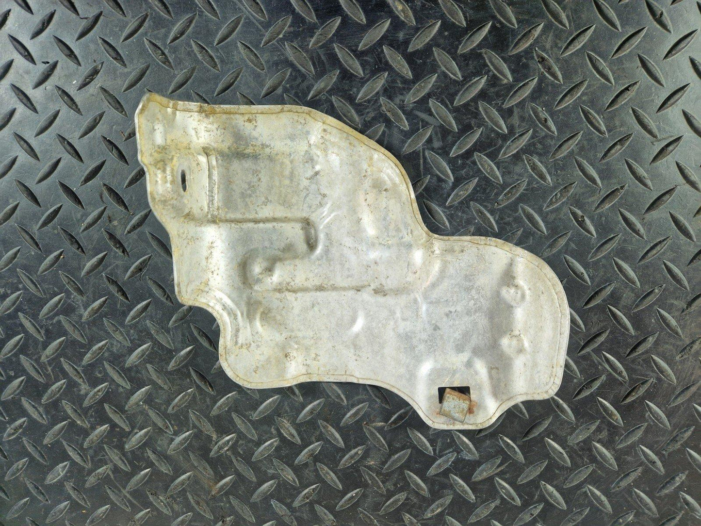 18-ON MERCEDES  BENZ SPRINTER W910 TURBOCHARGER EXHAUST HEAT SHIELD GUARD COVER