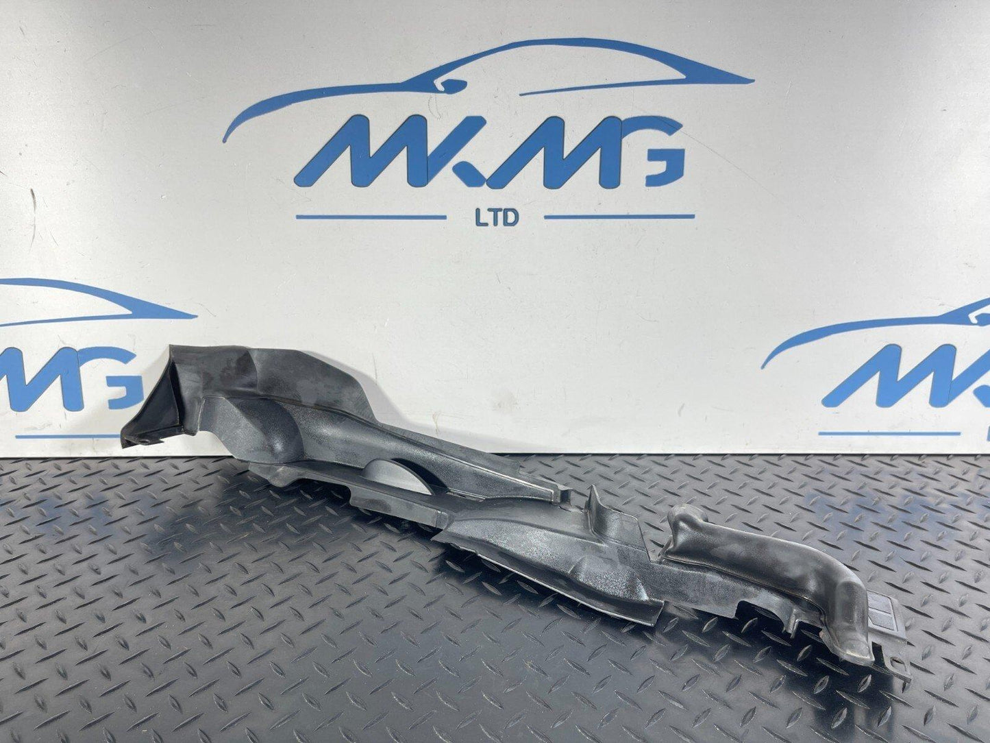 16-19 AUDI A4 B9 GENUINE RIGHT DRIVER SIDE WING RUBBER SEAL 8W0821170