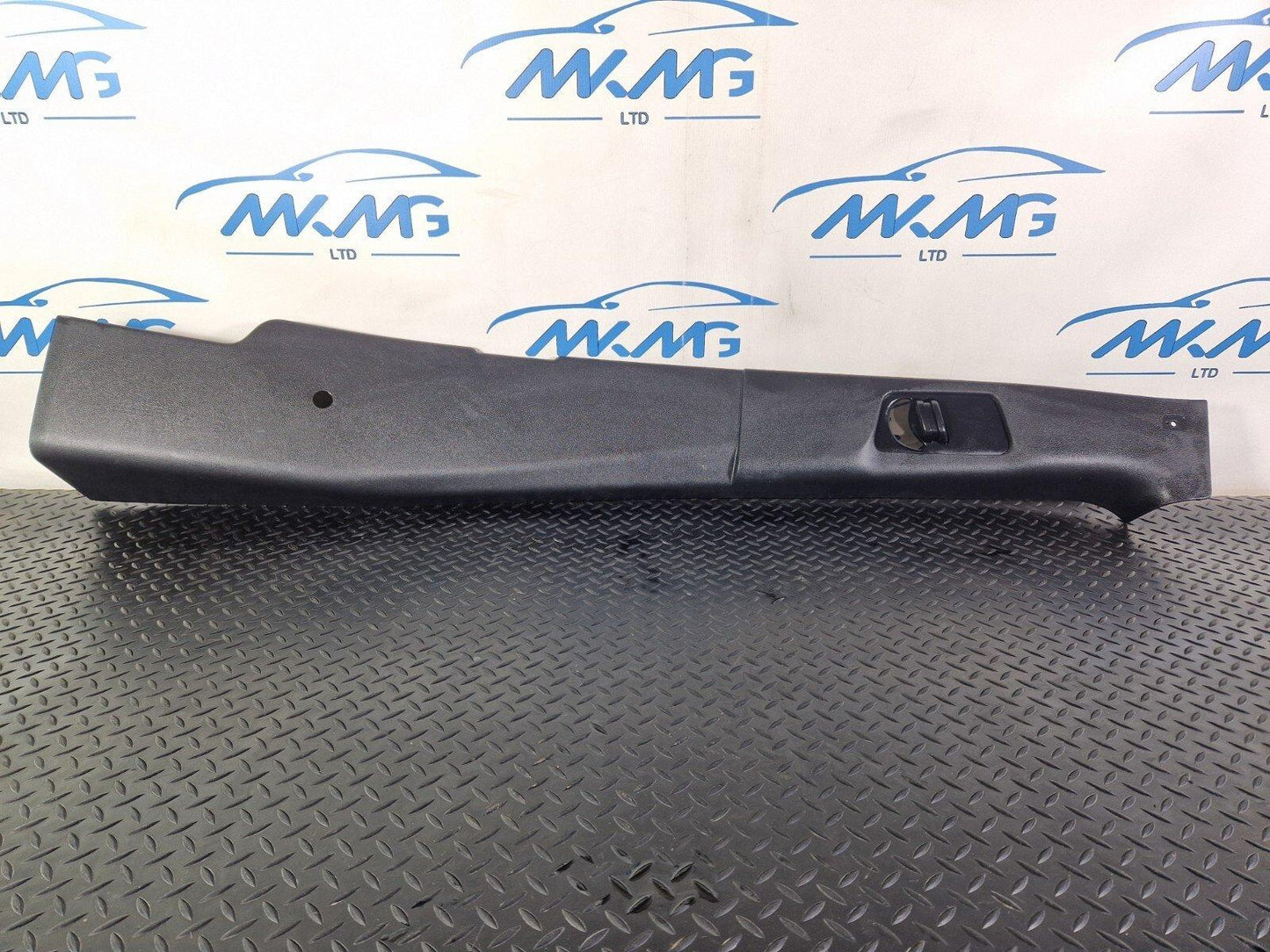 MERCEDES BENZ SPRINTER W907 W910 LEFT SIDE B PILLAR TRIM COVER A9076903200
