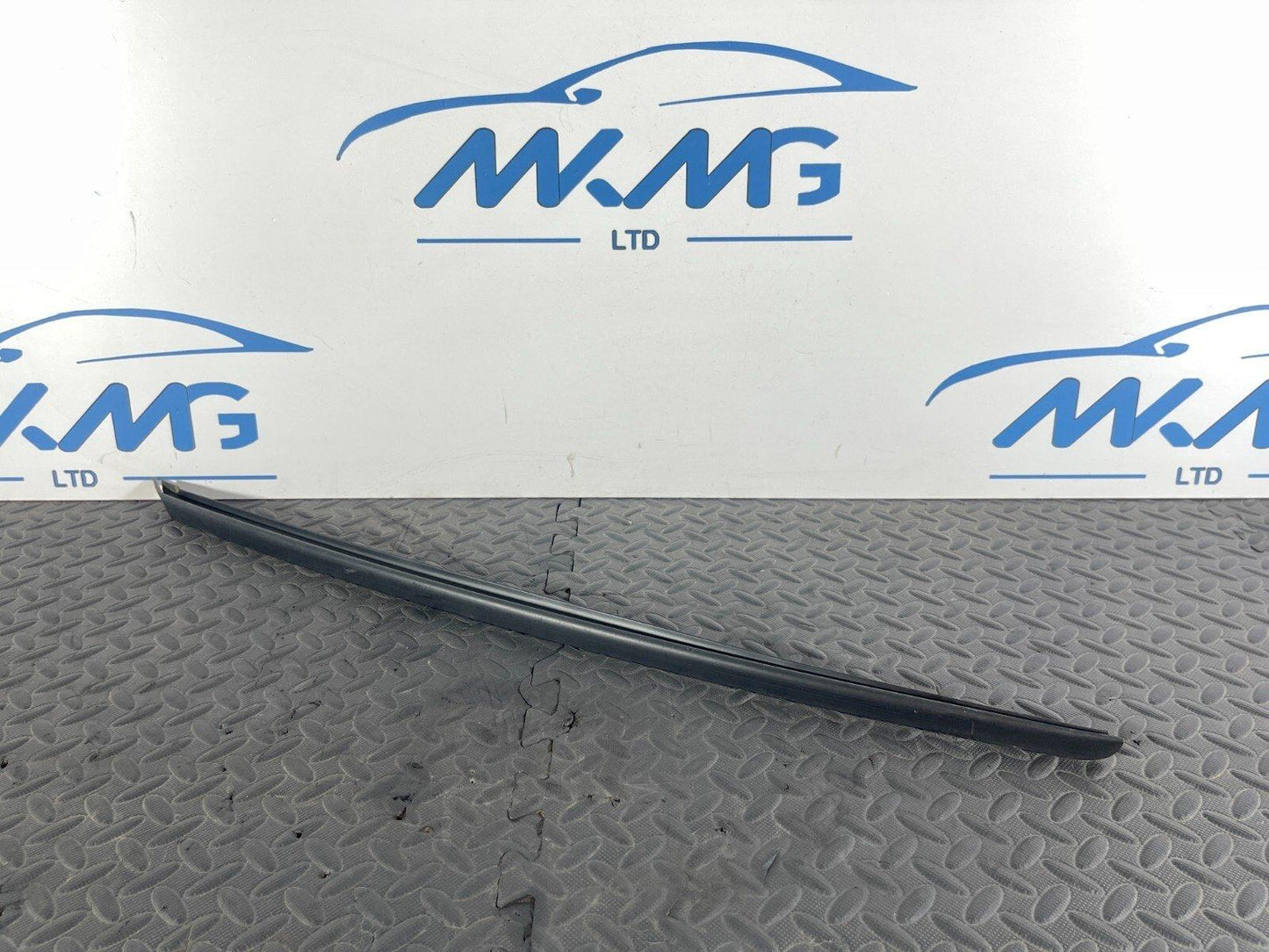 16-19 AUDI A4 B9 WINDSCREEN WEATHER STRIP MOULDING 8W0854327C