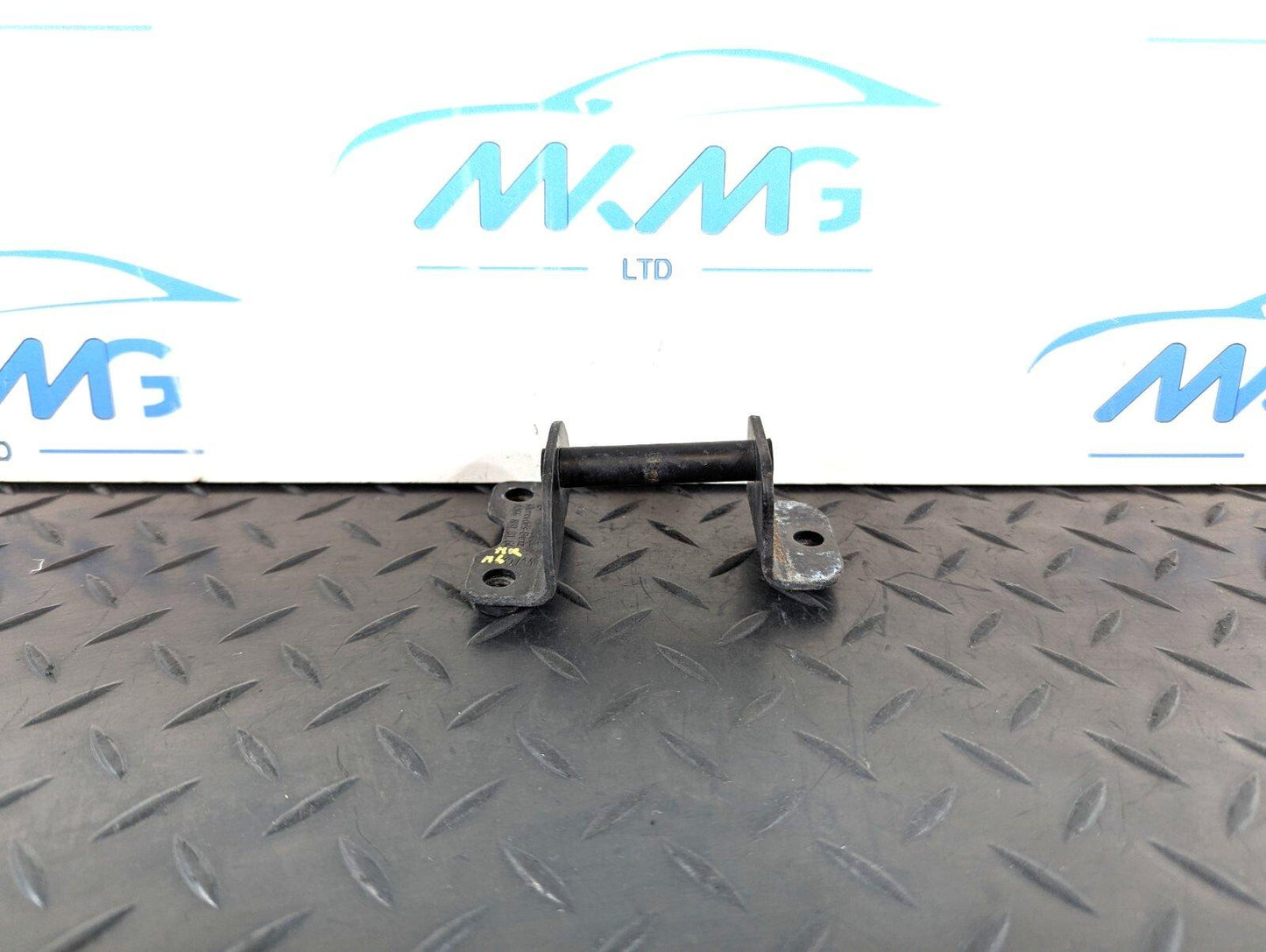 11-19 MERCEDES BENZ ML W166 BONNET HOOD LOCK BRACKET A1668800164