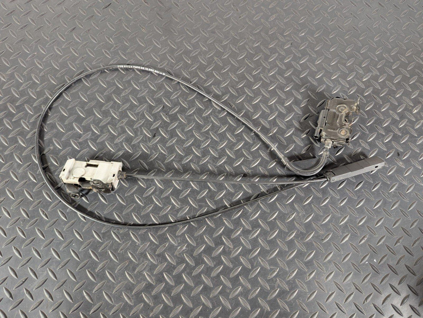 11-19 MERCEDES BENZ ML W166 GENUINE OEM BONNET LATCH & RELEASE CABLE A2048703158